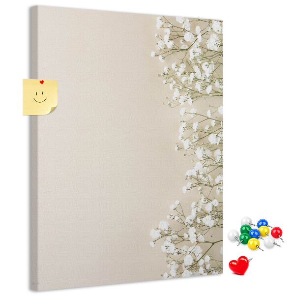 Tablero de corcho para pared con diseño de flores delicadas sobre fondo neutro
