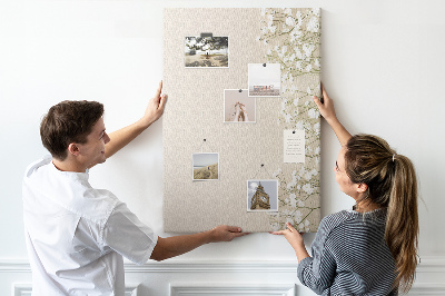 Tablero de corcho para pared con diseño de flores delicadas sobre fondo neutro