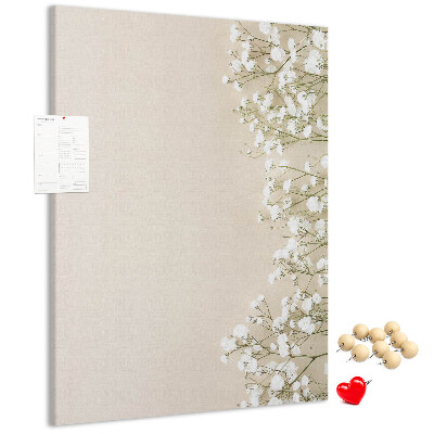 Tablero de corcho para pared con diseño de flores delicadas sobre fondo neutro