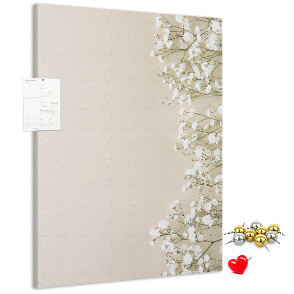 Tablero de corcho para pared con diseño de flores delicadas sobre fondo neutro