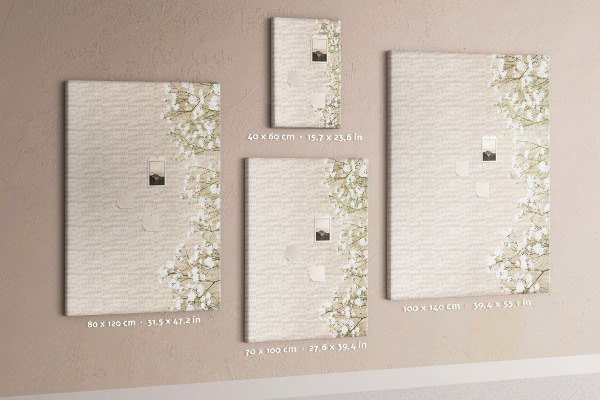Tablero de corcho para pared con diseño de flores delicadas sobre fondo neutro
