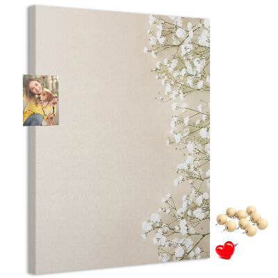 Tablero de corcho para pared con diseño de flores delicadas sobre fondo neutro
