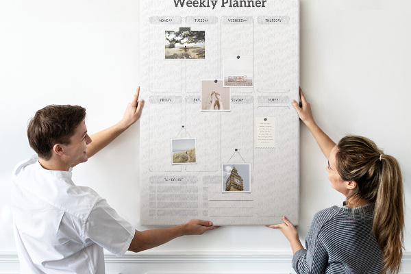 Decoración pizarra de corcho Planificador semanal con espacio para notas.