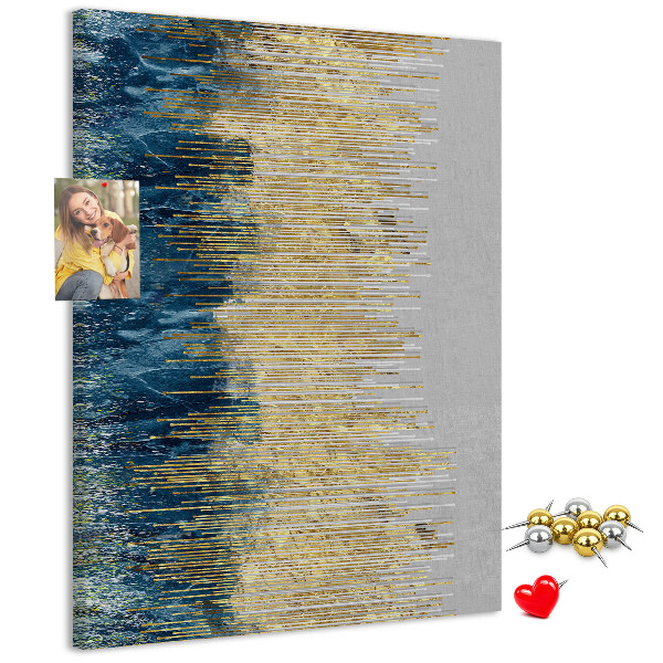 Decoración pizarra de corcho Líneas doradas contra el mar azul