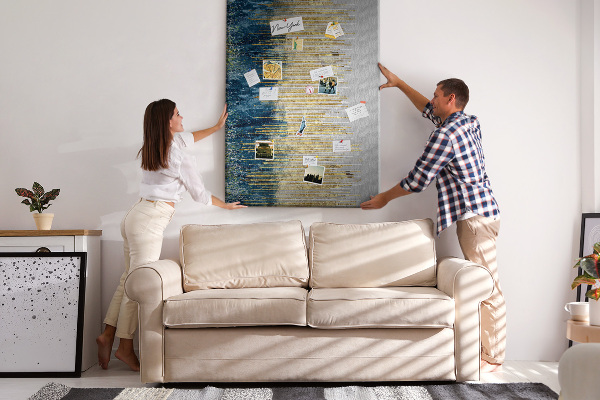 Decoración pizarra de corcho Líneas doradas contra el mar azul