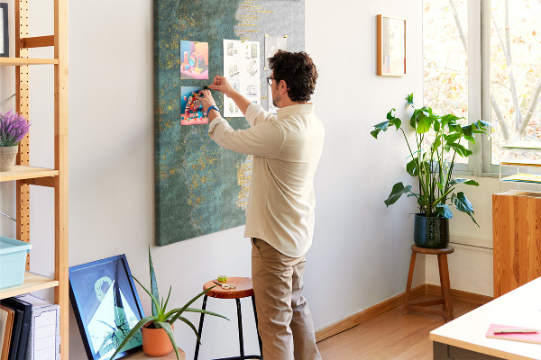 Tablero de corcho para pared con diseño de paisaje abstracto en tonos verdes