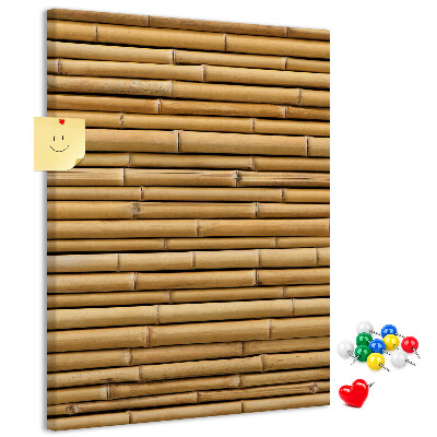 Decoración pizarra de corcho Tablas de bambú natural en tonos cálidos.