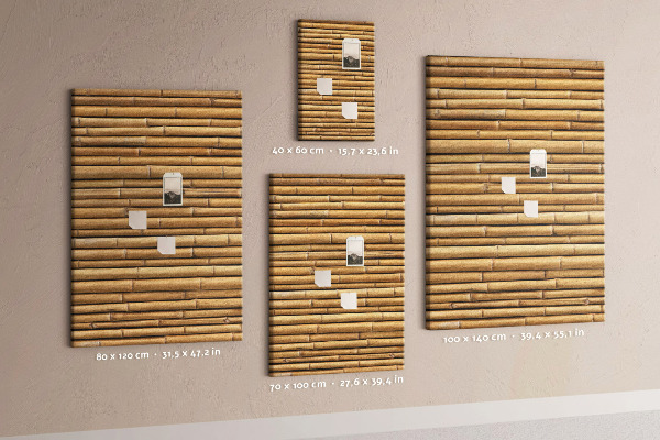 Decoración pizarra de corcho Tablas de bambú natural en tonos cálidos.