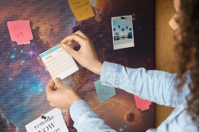 Tablero de corcho para pared con diseño de fenómenos cósmicos en una galaxia colorida