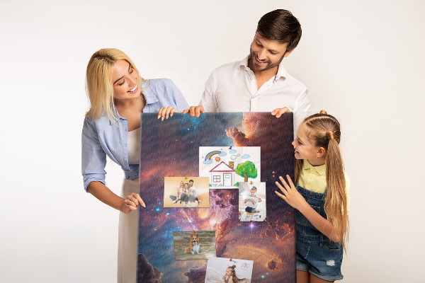 Tablero de corcho para pared con diseño de fenómenos cósmicos en una galaxia colorida
