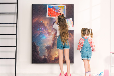 Tablero de corcho para pared con diseño de fenómenos cósmicos en una galaxia colorida