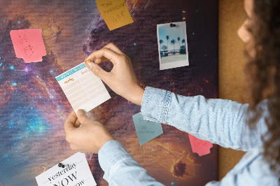 Tablero de corcho para pared con diseño de fenómenos cósmicos en una galaxia colorida