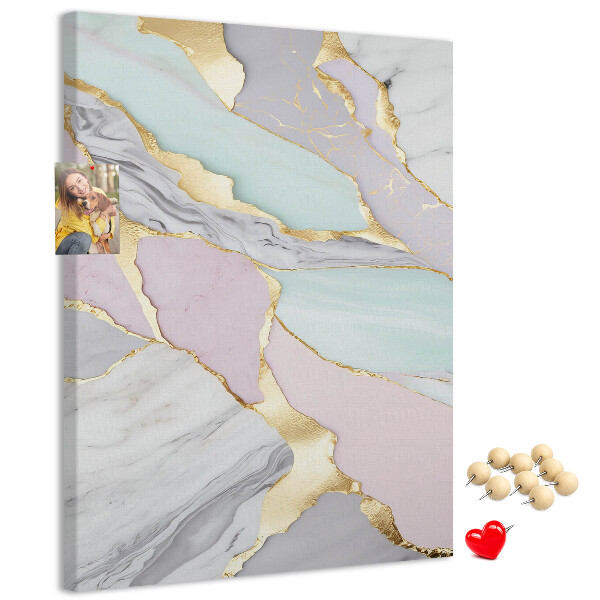 Tablero de corcho Una elegante combinación de mármol y tonos pastel.