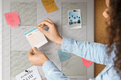 Tablero de corcho para pared con diseño minimalista de agenda anual
