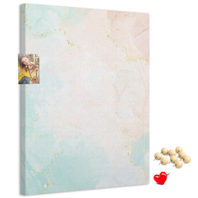 Pizarra de corcho decorativa con diseño de delicados lunares en tonos pastel y detalles dorados