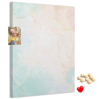 Pizarra de corcho decorativa con diseño de delicados lunares en tonos pastel y detalles dorados