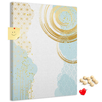 Tablero de corcho para pared con diseño de círculos dorados sobre un fondo delicado