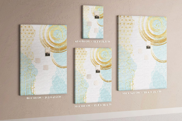 Tablero de corcho para pared con diseño de círculos dorados sobre un fondo delicado