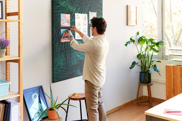 Tablero de corcho para pared con diseño de hojas tropicales en tonos verdes intensos