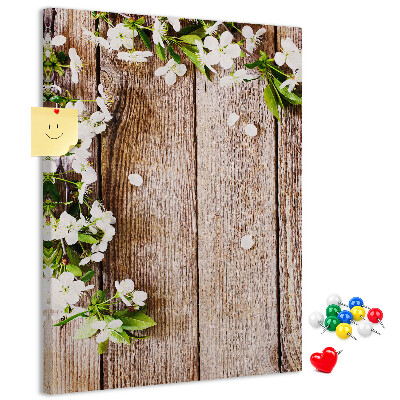 Tablero de corcho Flores sobre un fondo de tablas de madera