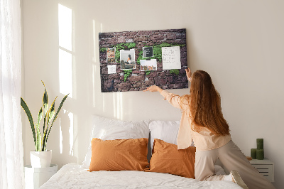 Pizarra de corcho mapamundi en diseño de pared de piedra verde