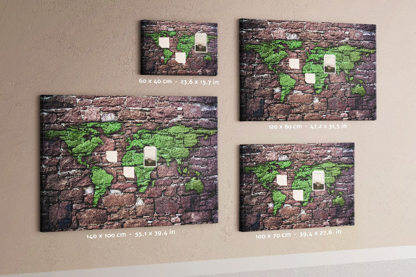 Pizarra de corcho mapamundi en diseño de pared de piedra verde