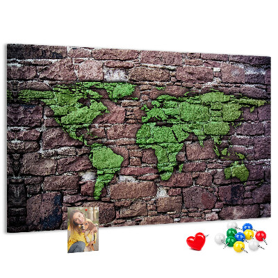 Pizarra de corcho mapamundi en diseño de pared de piedra verde
