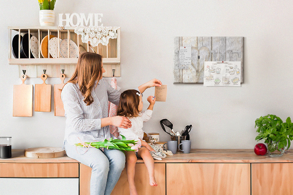 Tablero de anuncios Placa de madera con la palabra amor