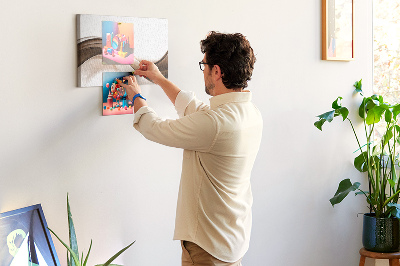 Pizarra de corcho con diseño de ondas en tonos marrones y beige