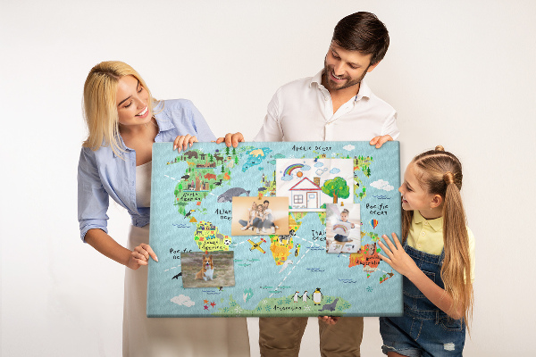 Tablero de corcho decorativo mapa mundial colorido con animales y continentes