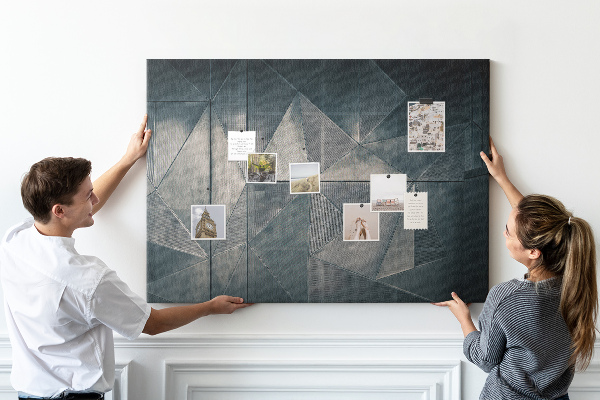 Tablero de anuncios con diseño de formas geométricas en tonos grises