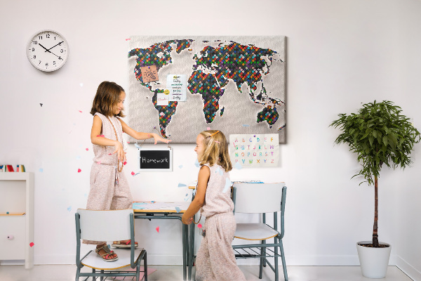 Mapa del mundo de corcho diseño a color con cuadrados