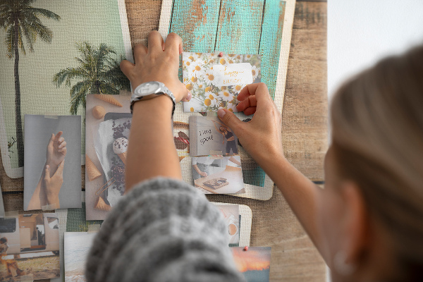 Tablero de corcho decorado para fotos de recuerdo de vacaciones tropicales