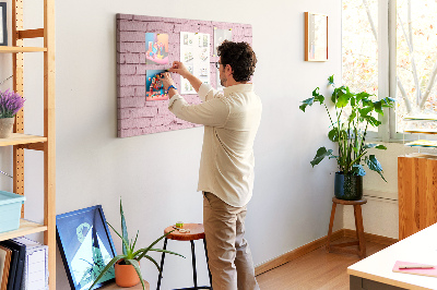 Tablero de anuncios con diseño de pared de ladrillo texturizado rosa