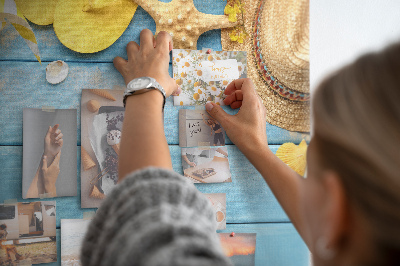 Pizarra de corcho con diseño de verano en la playa y accesorios coloridos