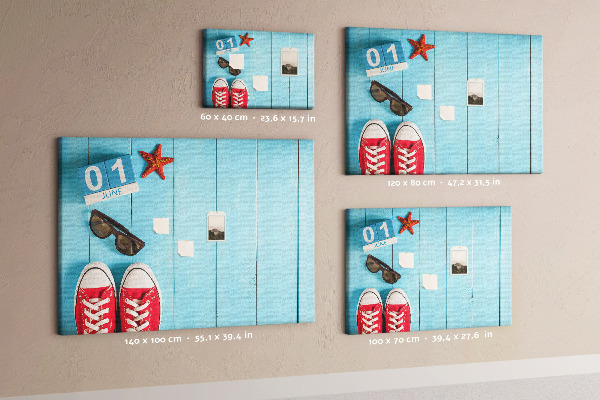 Tablero de corcho decorado con diseño de recuerdos de verano sobre fondo azul