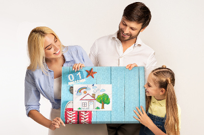 Tablero de corcho decorado con diseño de recuerdos de verano sobre fondo azul