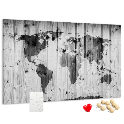 Tablero de anuncios Un mapamundi sobre un fondo de tablas de madera.