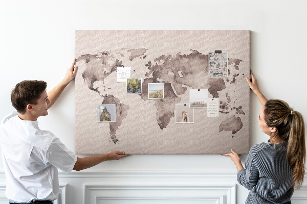 Tablero de anuncios Mapa del mundo en tonos marrones.