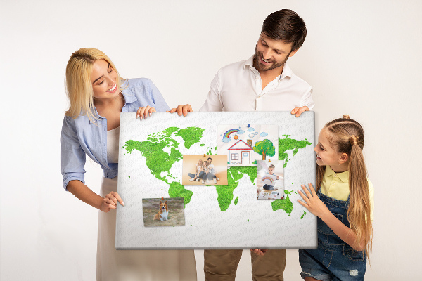 Pizarra de corcho Mapa del mundo verde con césped.
