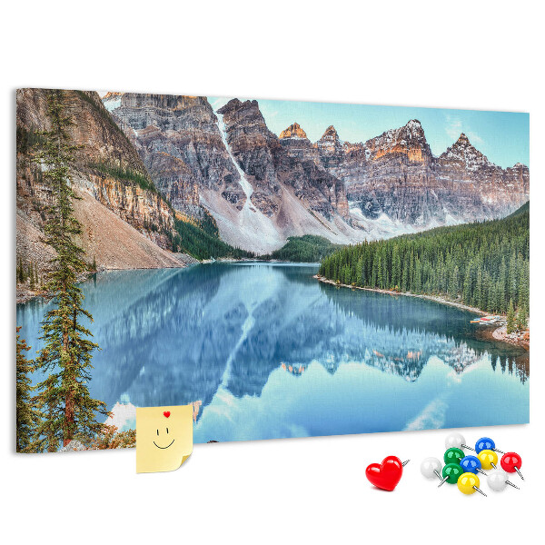 Tablero de corcho decorativo paisaje de montaña reflejado en el lago