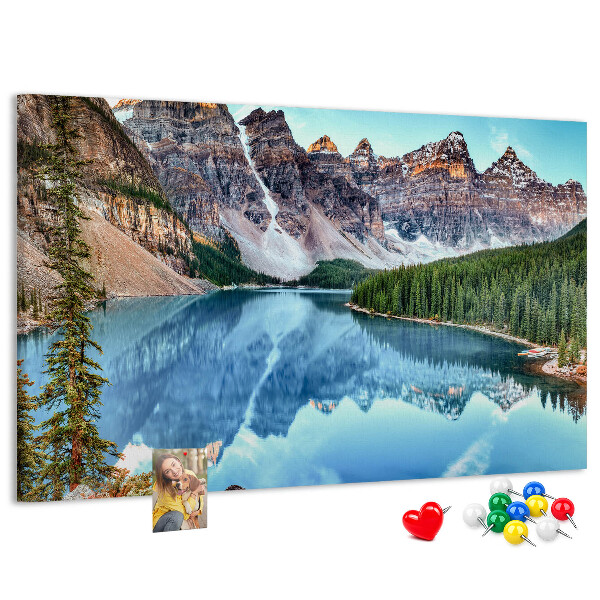 Tablero de corcho decorativo paisaje de montaña reflejado en el lago