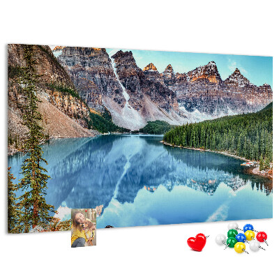 Tablero de corcho decorativo paisaje de montaña reflejado en el lago