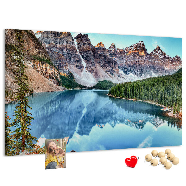 Tablero de corcho decorativo paisaje de montaña reflejado en el lago