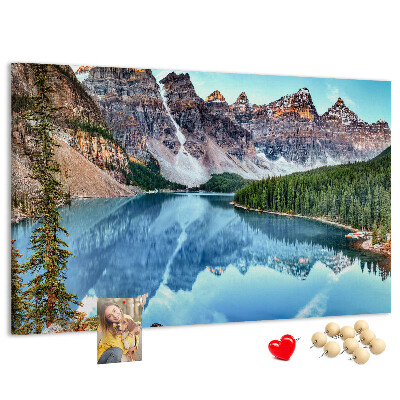 Tablero de corcho decorativo paisaje de montaña reflejado en el lago