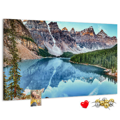 Tablero de corcho decorativo paisaje de montaña reflejado en el lago
