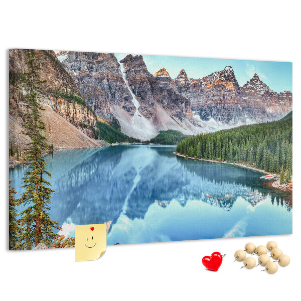 Tablero de corcho decorativo paisaje de montaña reflejado en el lago