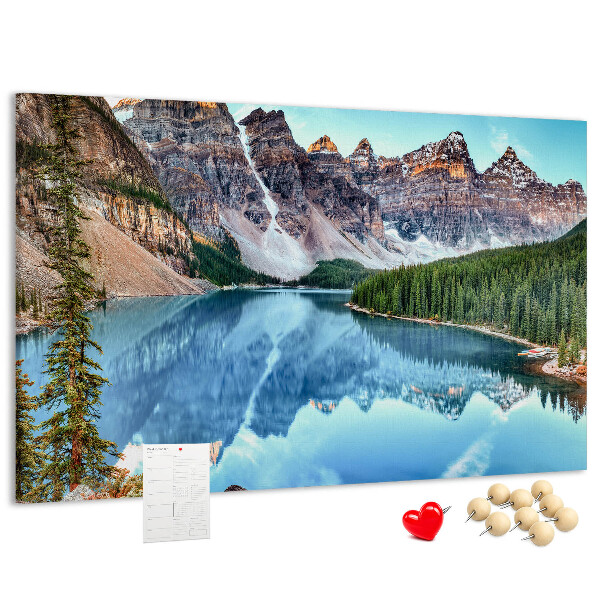 Tablero de corcho decorativo paisaje de montaña reflejado en el lago