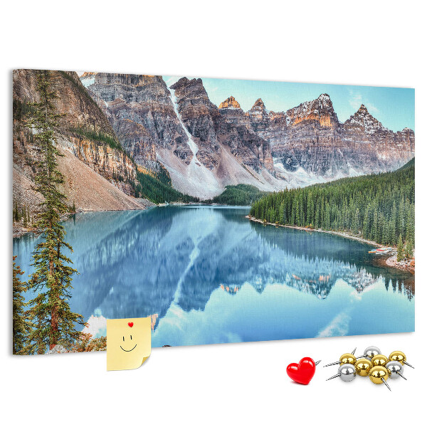 Tablero de corcho decorativo paisaje de montaña reflejado en el lago