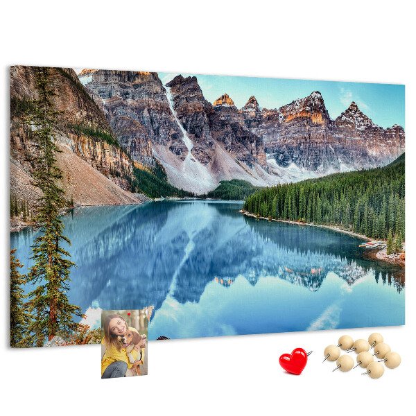 Tablero de corcho decorativo paisaje de montaña reflejado en el lago